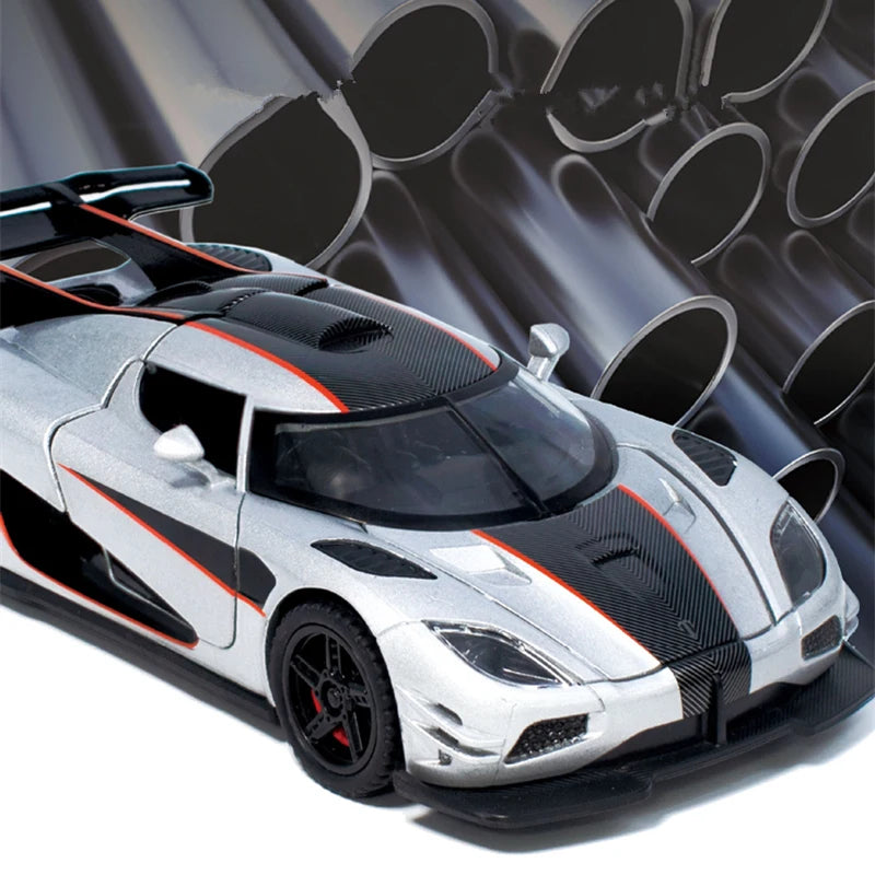 1:32 Koenigsegg ONE 1 Alloy Sports Car Model Diecast Metal Super Race Car Vehicle Model Simulation Sound and Light Kids Toy Gift